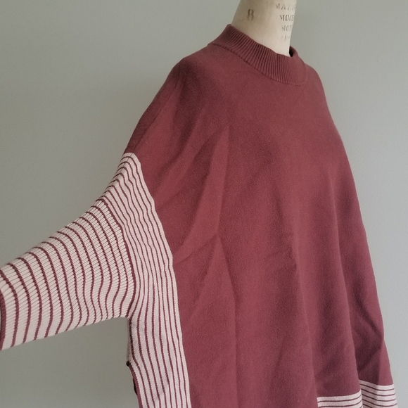 Poncho style cape sweater - Picture 3 of 8